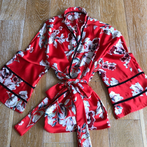 TCEC Tops - Red Floral Wrap Blouse w/Kimono Long Sleeves NWOT